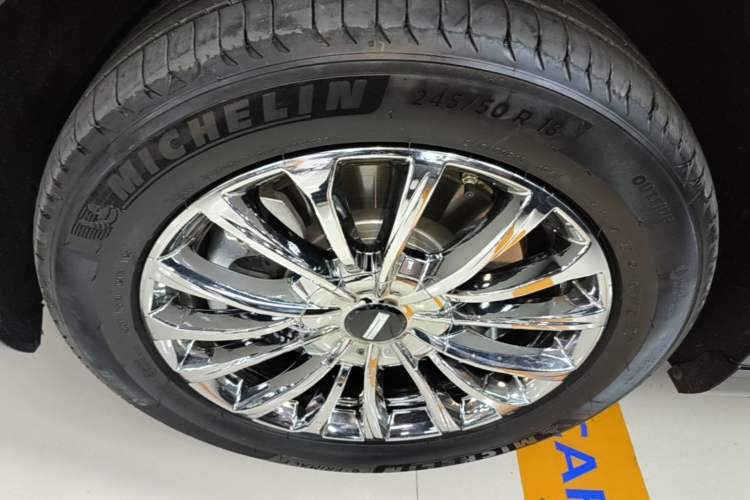 Used Wey Gaoshan 2025 Four-Wheel Drive Alpine 8 Left Front Wheel Hub