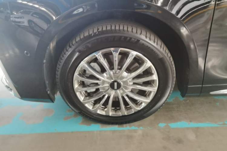 Used Wey Gaoshan 2025 Four-Wheel Drive Alpine 9 Left Front Wheel Hub