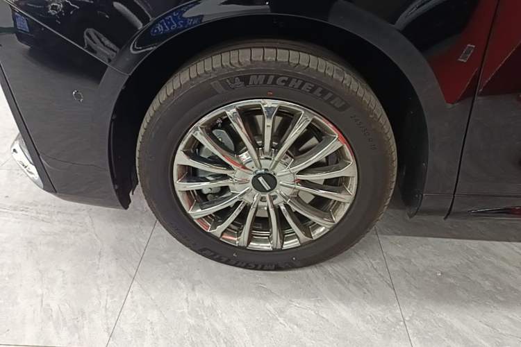 Used Wey Gaoshan 2025 Four-Wheel Drive Alpine 8 Left Front Wheel Hub