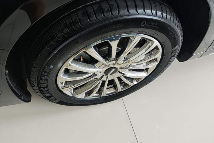 Used Wey Gaoshan 2025 Four-Wheel Drive Alpine 8 Left Front Wheel Hub
