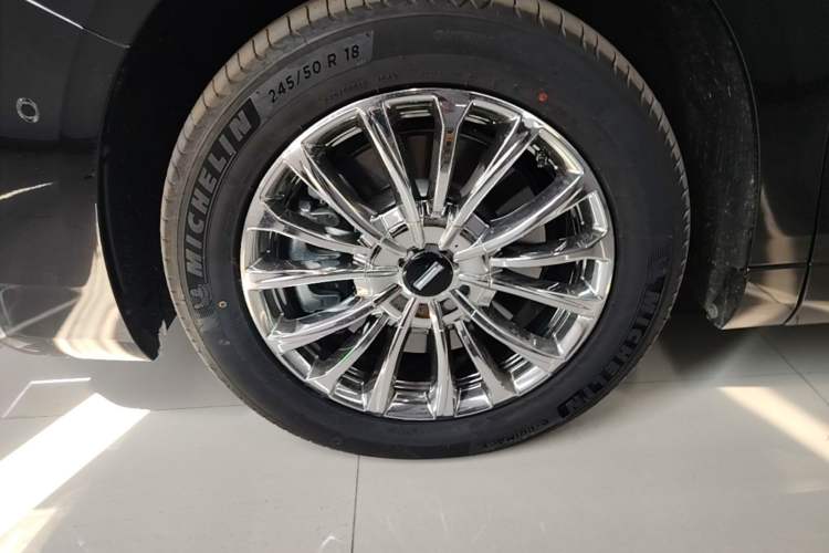 Used Wey Gaoshan 2025 Four-Wheel Drive Alpine 8 Left Front Wheel Hub