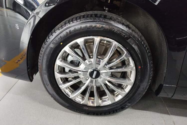 Used Wey Gaoshan 2025 Four-Wheel Drive Alpine 8 Left Front Wheel Hub