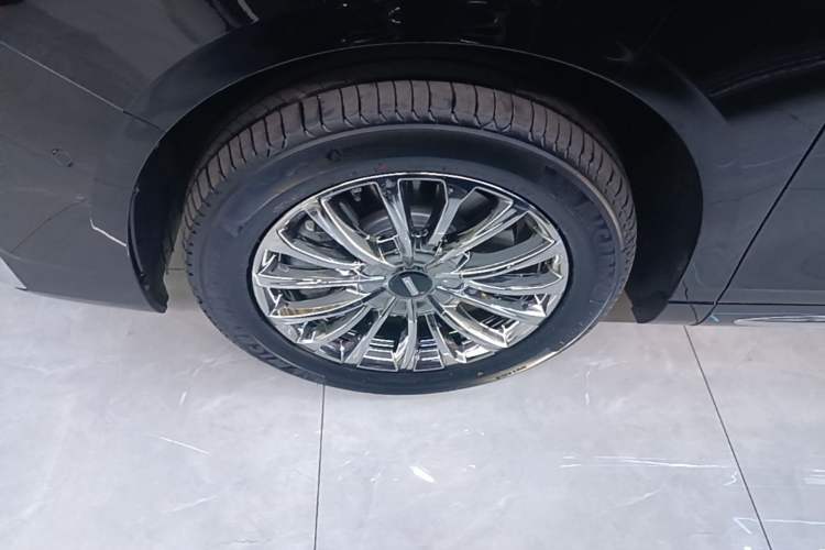 Used Wey Gaoshan 2025 Four-Wheel Drive Alpine 8 Left Front Wheel Hub