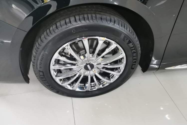 Used Wey Gaoshan 2025 Four-Wheel Drive Alpine 8 Left Front Wheel Hub