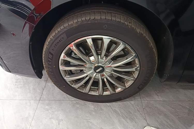Used Wey Gaoshan 2025 Four-Wheel Drive Alpine 8 Left Front Wheel Hub