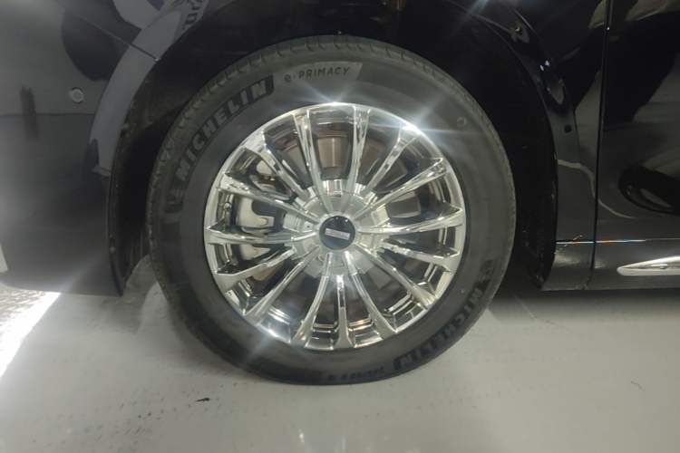 Used Wey Gaoshan 2025 Four-Wheel Drive Alpine 8 Left Front Wheel Hub