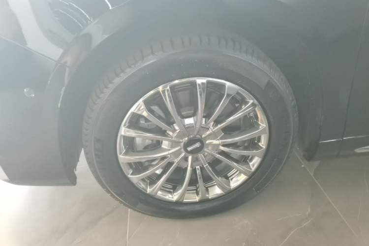 Used Wey Gaoshan 2025 Four-Wheel Drive Alpine 8 Left Front Wheel Hub