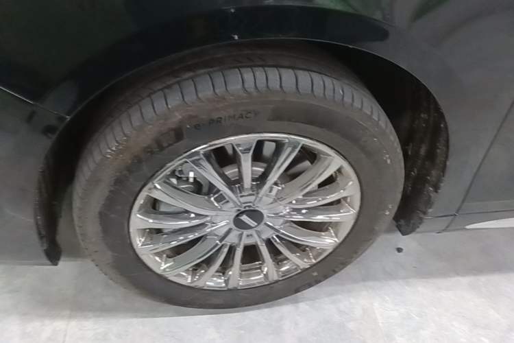 Used Wey Gaoshan 2025 Four-Wheel Drive Alpine 8 Left Front Wheel Hub