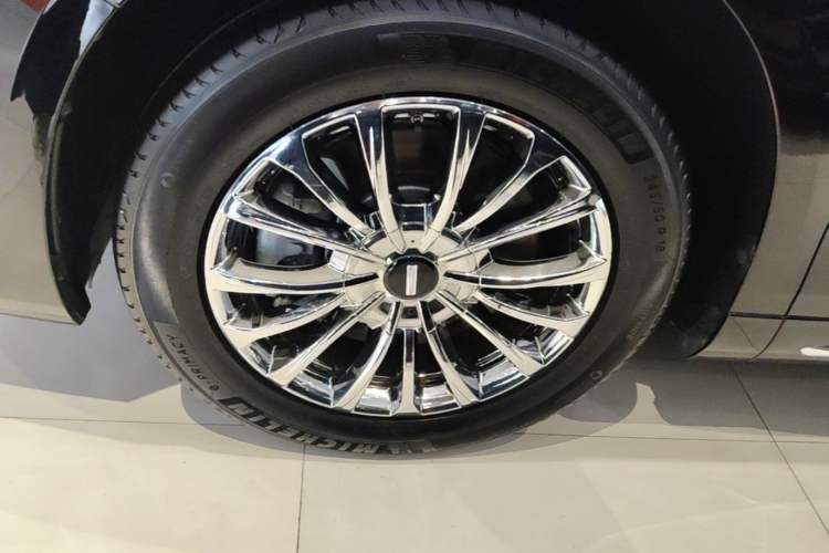 Used Wey Gaoshan 2025 Four-Wheel Drive Alpine 8 Left Front Wheel Hub