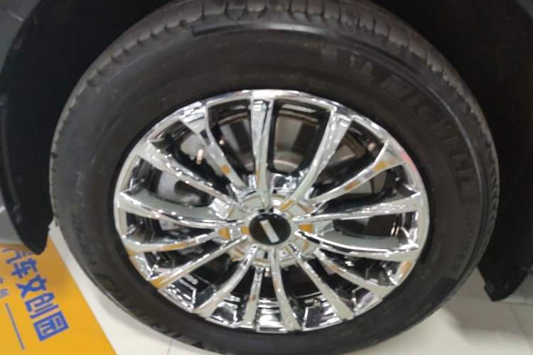 Used Wey Gaoshan 2025 Four-Wheel Drive Alpine 8 Left Front Wheel Hub