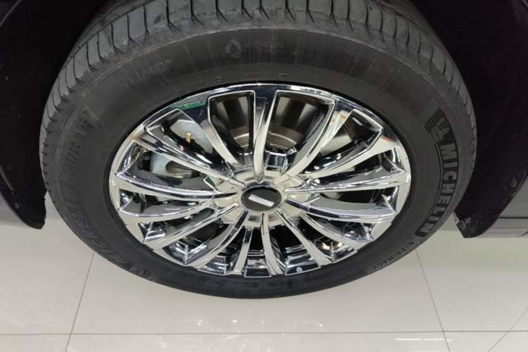 Used Wey Gaoshan 2025 Four-Wheel Drive Alpine 8 Left Front Wheel Hub
