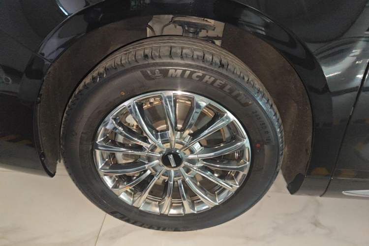 Used Wey Gaoshan 2025 Four-Wheel Drive Alpine 8 Left Front Wheel Hub