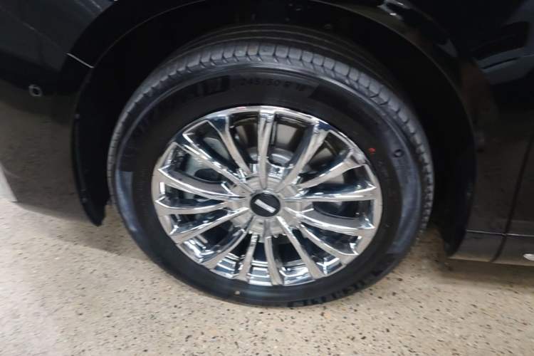 Used Wey Gaoshan 2025 Four-Wheel Drive Alpine 8 Left Front Wheel Hub