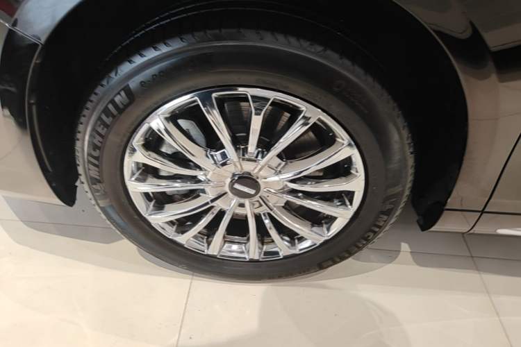 Used Wey Gaoshan 2025 Four-Wheel Drive Alpine 8 Left Front Wheel Hub