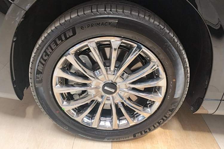 Used Wey Gaoshan 2025 Four-Wheel Drive Alpine 8 Left Front Wheel Hub