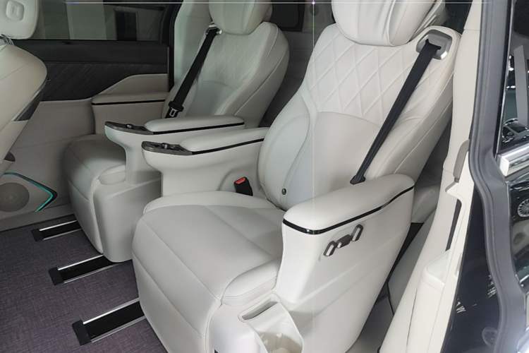 Used Wey Gaoshan 2025 Four-Wheel Drive Alpine 8 Left Rear Seat