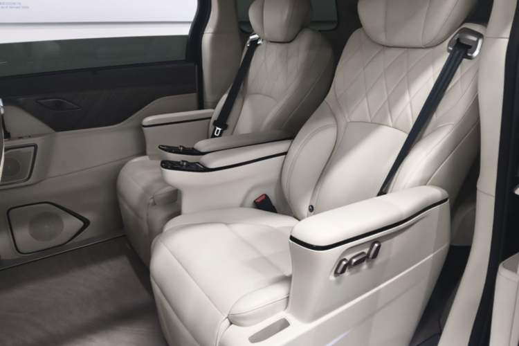 Used Wey Gaoshan 2025 Four-Wheel Drive Alpine 8 Left Rear Seat