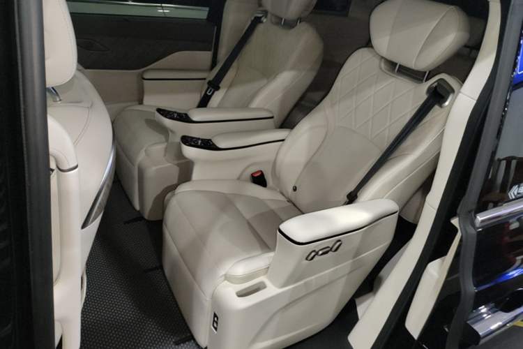 Used Wey Gaoshan 2025 Four-Wheel Drive Alpine 8 Left Rear Seat