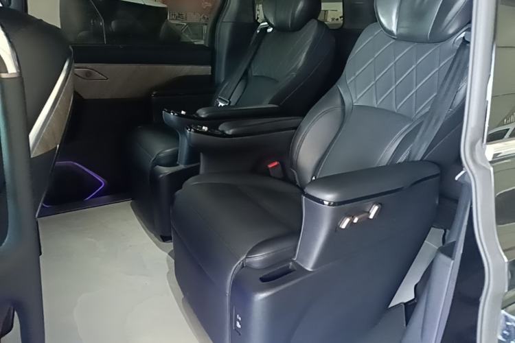 Used Wey Gaoshan 2025 Four-Wheel Drive Alpine 8 Left Rear Seat