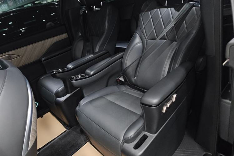 Used Wey Gaoshan 2025 Four-Wheel Drive Alpine 8 Left Rear Seat