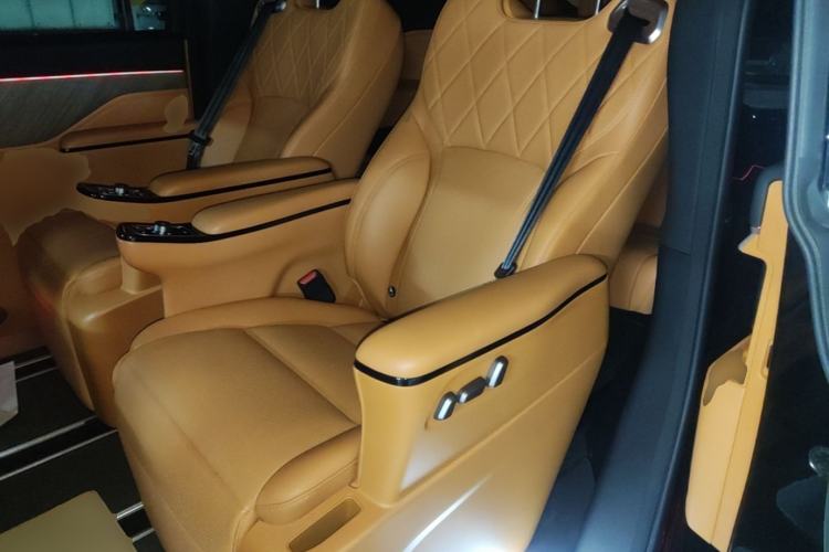 Used Wey Gaoshan 2025 Four-Wheel Drive Alpine 8 Left Rear Seat