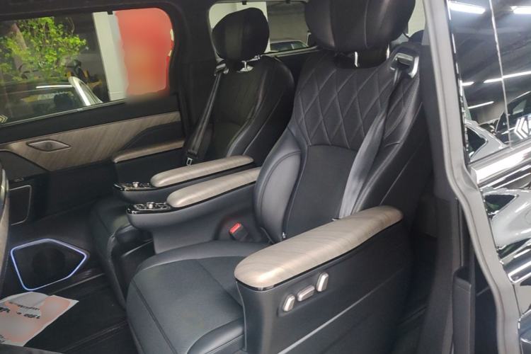 Used Wey Gaoshan 2025 Four-Wheel Drive Alpine 8 Left Rear Seat