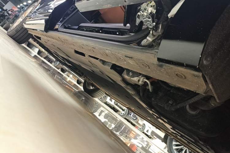 Used Wey Gaoshan 2025 Four-Wheel Drive Alpine 8 Left Side Sill
