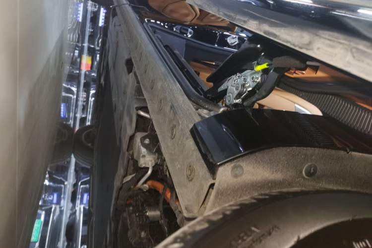 Used Wey Gaoshan 2025 Four-Wheel Drive Alpine 8 Left Side Sill