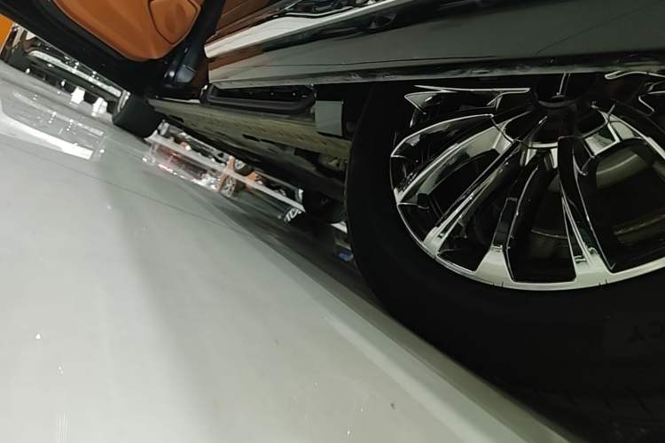 Used Wey Gaoshan 2025 Four-Wheel Drive Alpine 8 Left Side Sill