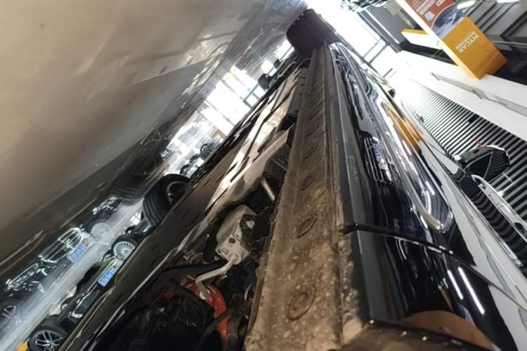 Used Wey Gaoshan 2025 Four-Wheel Drive Alpine 8 Left Side Sill