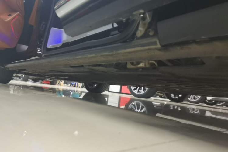 Used Wey Gaoshan 2025 Four-Wheel Drive Alpine 9 Left Side Sill