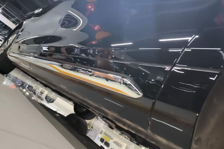 Used Wey Gaoshan 2025 Four-Wheel Drive Alpine 8 Left Side Sill