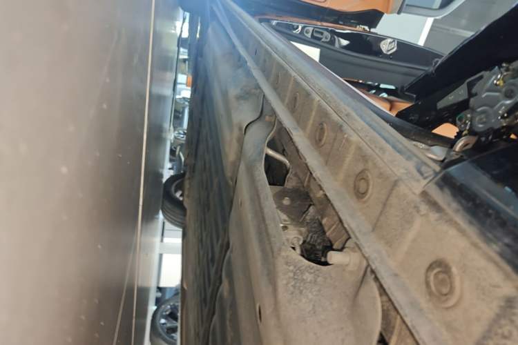 Used Wey Gaoshan 2025 Four-Wheel Drive Alpine 8 Left Side Sill