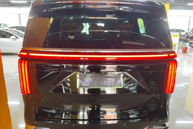 Used Wey Gaoshan 2025 Four-Wheel Drive Alpine 8 Rear
