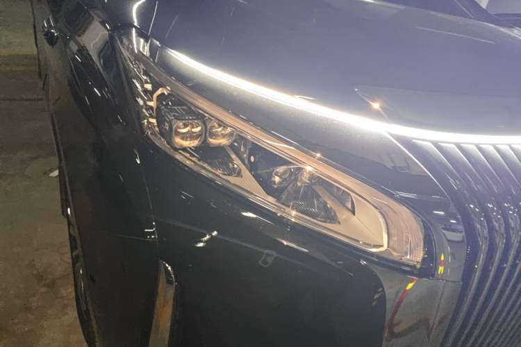Used Wey Gaoshan 2025 Four-Wheel Drive Alpine 8 Right Front Headlight