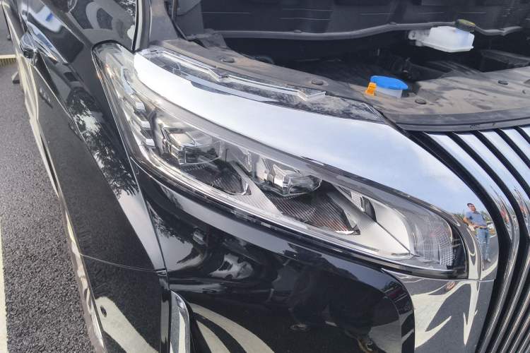 Used Wey Gaoshan 2025 Four-Wheel Drive Alpine 8 Right Front Headlight