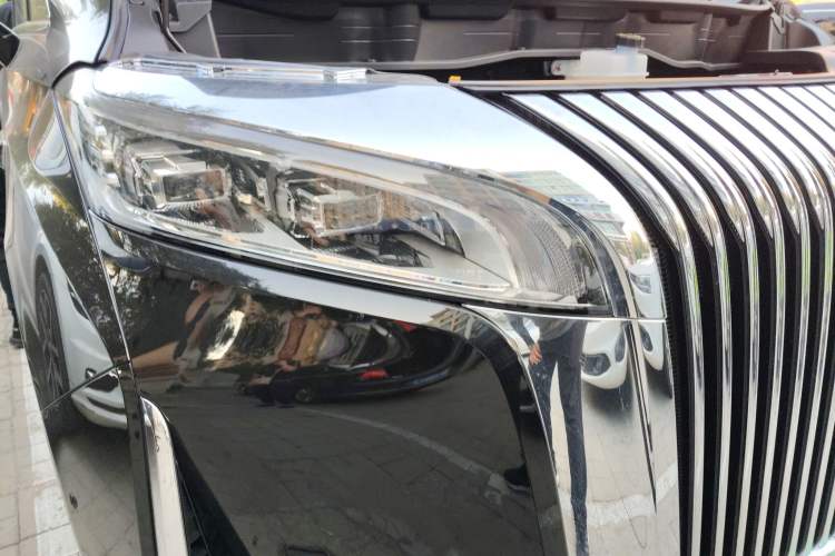 Used Wey Gaoshan 2025 Four-Wheel Drive Alpine 9 Right Front Headlight