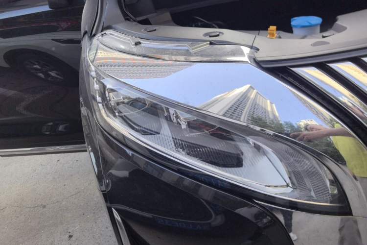 Used Wey Gaoshan 2025 Four-Wheel Drive Alpine 8 Right Front Headlight