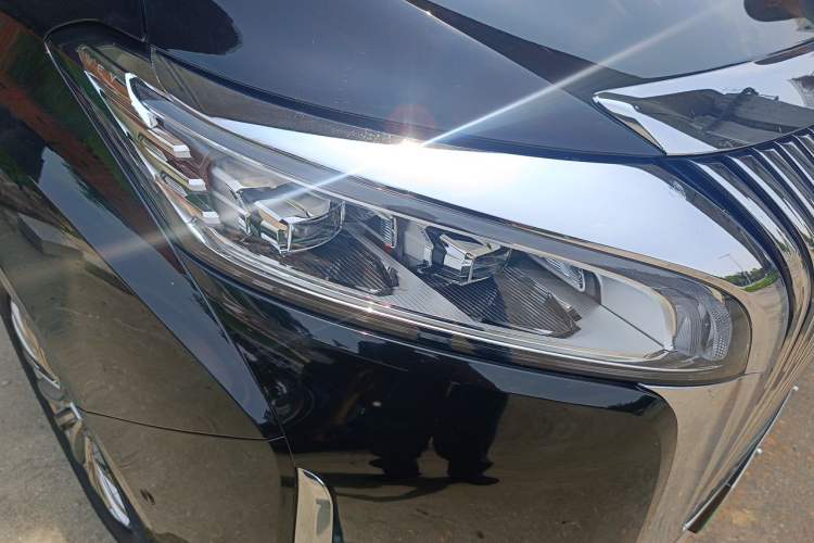 Used Wey Gaoshan 2025 Four-Wheel Drive Alpine 8 Right Front Headlight