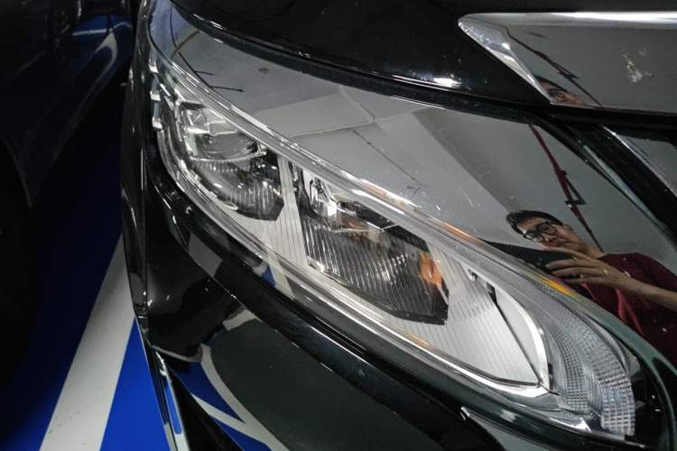 Used Wey Gaoshan 2025 Four-Wheel Drive Alpine 8 Right Front Headlight