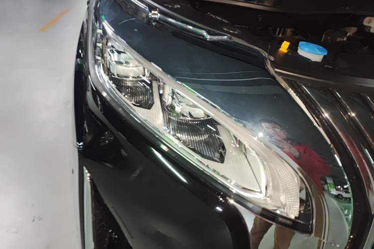 Used Wey Gaoshan 2025 Four-Wheel Drive Alpine 8 Right Front Headlight