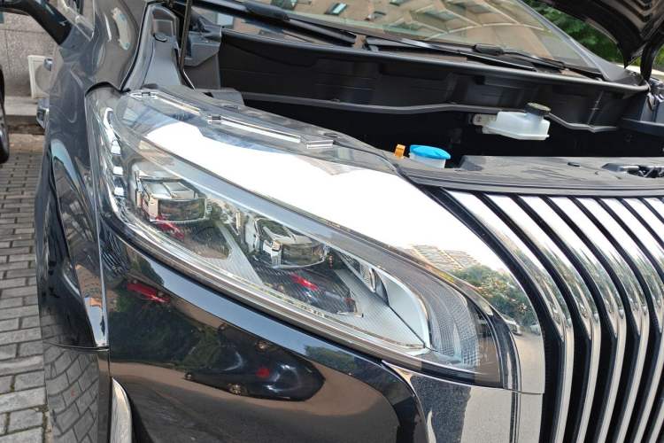 Used Wey Gaoshan 2025 Four-Wheel Drive Alpine 8 Right Front Headlight