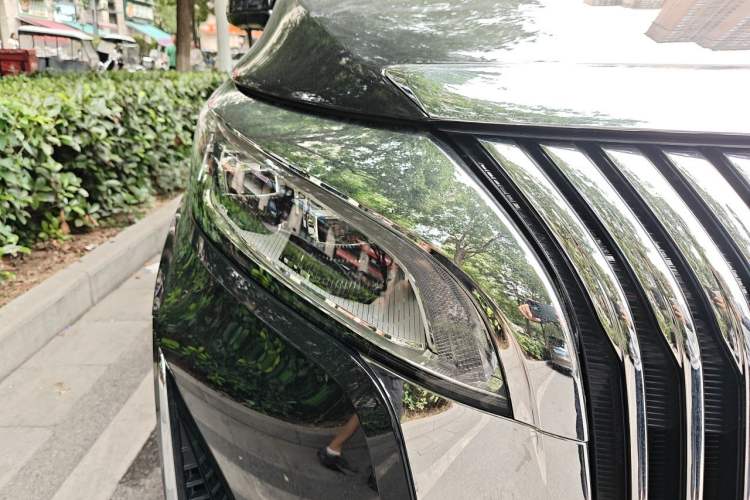 Used Wey Gaoshan 2025 Four-Wheel Drive Alpine 8 Right Front Headlight