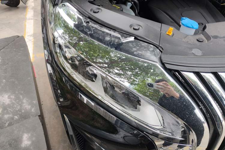 Used Wey Gaoshan 2025 Four-Wheel Drive Alpine 8 Right Front Headlight