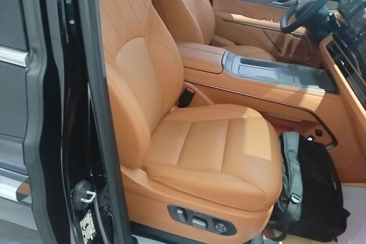 Used Wey Gaoshan 2025 Four-Wheel Drive Alpine 8 Right Front Seat