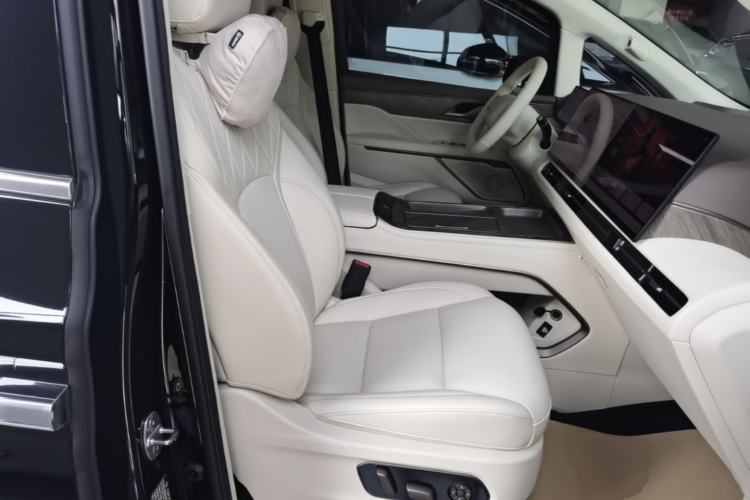 Used Wey Gaoshan 2025 Four-Wheel Drive Alpine 8 Right Front Seat