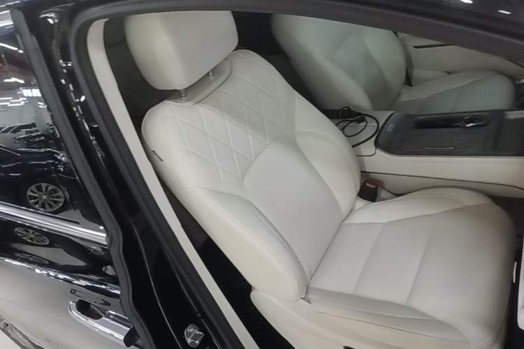 Used Wey Gaoshan 2025 Four-Wheel Drive Alpine 9 Right Front Seat