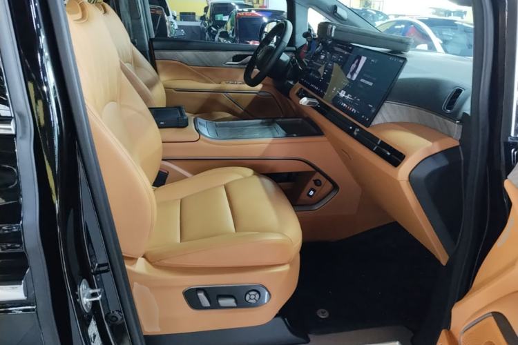 Used Wey Gaoshan 2025 Four-Wheel Drive Alpine 8 Right Front Seat