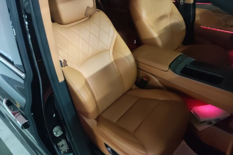 Used Wey Gaoshan 2025 Four-Wheel Drive Alpine 8 Right Front Seat
