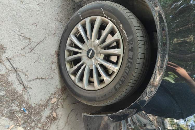 Used Wey Gaoshan 2025 Four-Wheel Drive Alpine 9 Right Front Wheel Hub